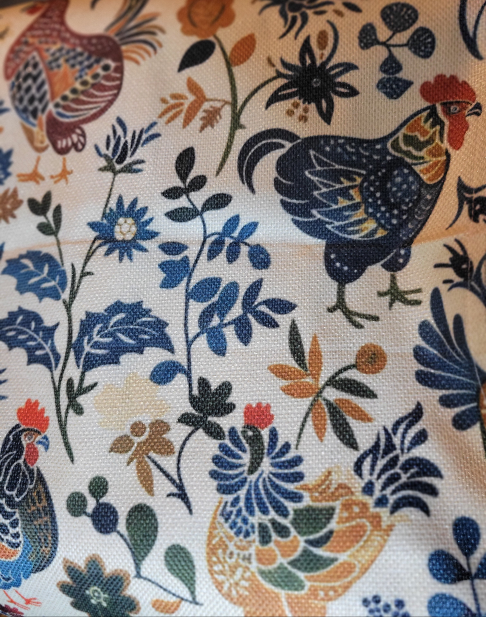 CHICKEN AND FLOWERS TABLE RUNNER-BLUE