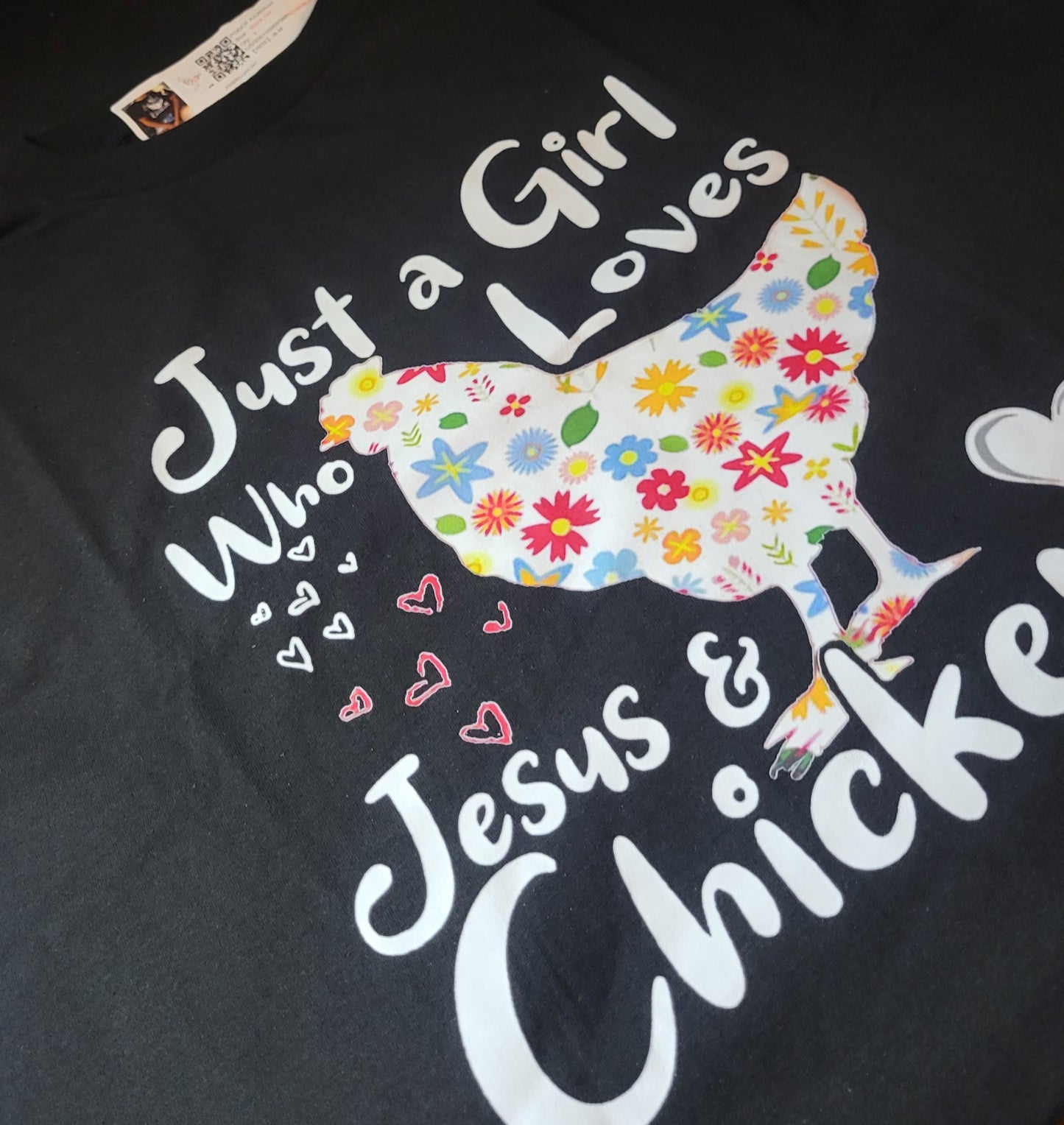 CHICKEN T-SHIRT "LOVES JESUS AND CHICKENS"